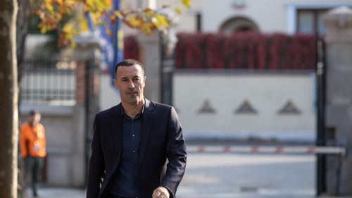 REFERAT DNA Iulian Dumitrescu ar fi controlat firma pe care i-a „vândut-o” denunţătorului şi după aşa-zisa vânzare / O consilieră USR l-a turnat pe Dumitrescu după ce a luat un împrumut de la el / Procurorii bănuiesc că tranzacţia a fost un paravan pentru mita de 9 milioane de euro