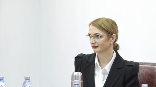 Fosta şefă a CSM Lia Savonea, interviu decisiv pentru postul de judecător la Înalta Curte / SURSE Cine au fost membrii comisiei care i-au dat punctaj aproape maxim, deşi judecătoarea a emis o sentinţă de 8 luni de închisoare cu suspendare pentru act sexual cu un minor, justificând că fetița și-a dat consimțământul