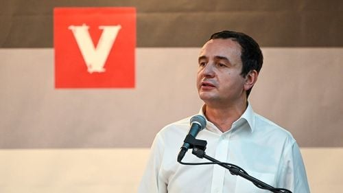 Blocaj politic în Kosovo, după ce Parlamentul a respins confirmarea actualului interimar Albin Kurti în funcţia de prim-ministru