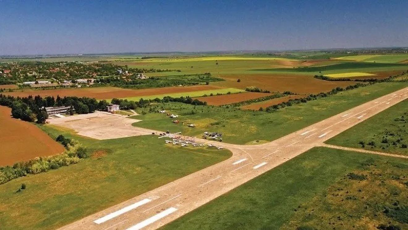 O asociație a unor cunoscuți oameni de afaceri bulgari a primit gratuit aeroportul din Ruse, aflat în ruină, pentru a-l folosi în următorii zece ani/ Ltd „Airport Ruse” promite să investească 14 milioane de euro pentru putea fi utilizat inclusiv de aeronave mari de tip Boeing