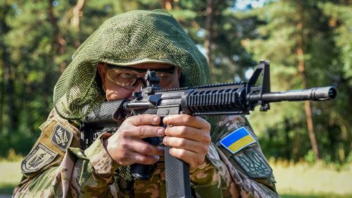 Ucraina şi Bulgaria au semnat un acord de apărare pe zece ani / Bulgaria are o industrie dezvoltată de armament, bazată pe infrastructura sovietică din timpul Războiului Rece
