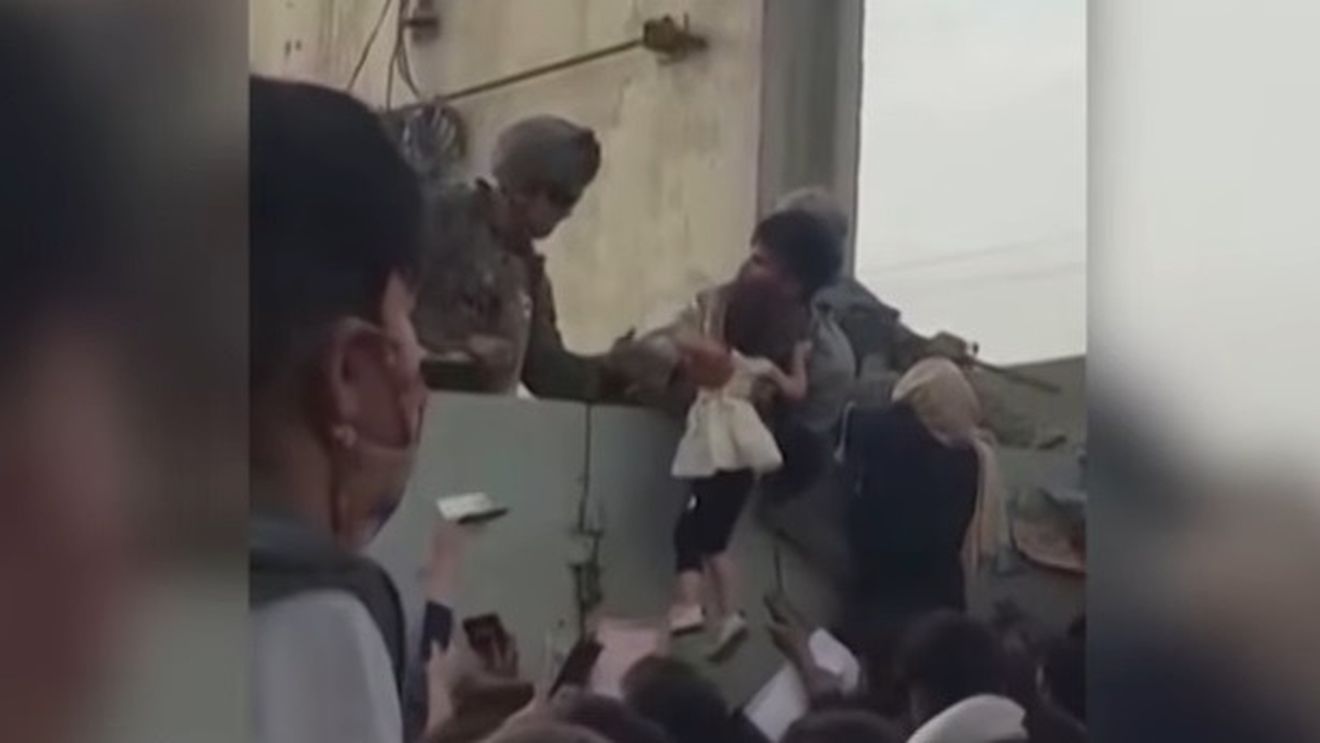 Talibanii acuză SUA că sunt responsabile pentru haosul de pe aeroportul din Kabul: Cu toată puterea şi echipamentele sale a eşuat în a face ordine pe aeroport