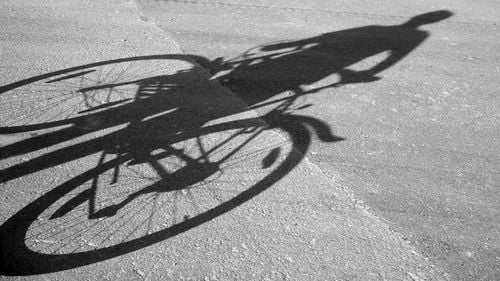 Doi ciclişti au murit după ce li s-a făcut rău la Turul Flandrei pentru amatori / Un alt participant a ajuns de urgență la spital