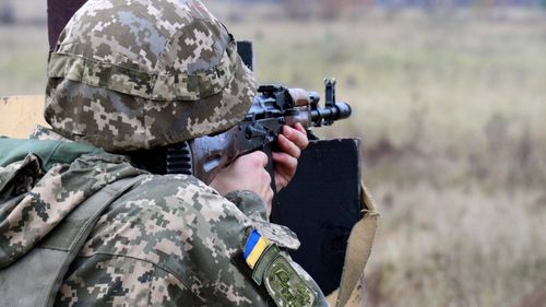 Soldat ucrainean, ucis în lupte cu separatiștii pro-ruși / Conflictul din estul Ucrainei a cauzat 13.000 de morți până în prezent