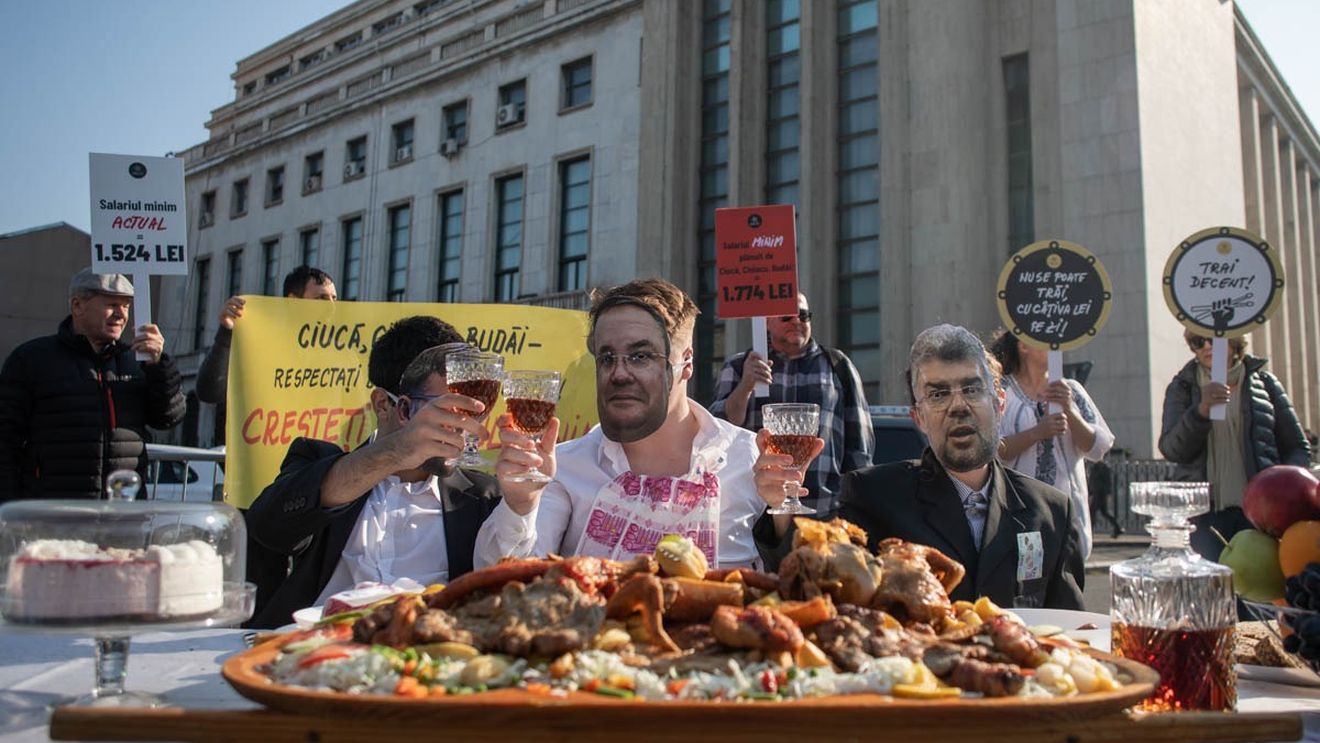 FOTO Protest Declic la Palatul Victoria: zeci de participanţi au scandat împotriva sărăciei