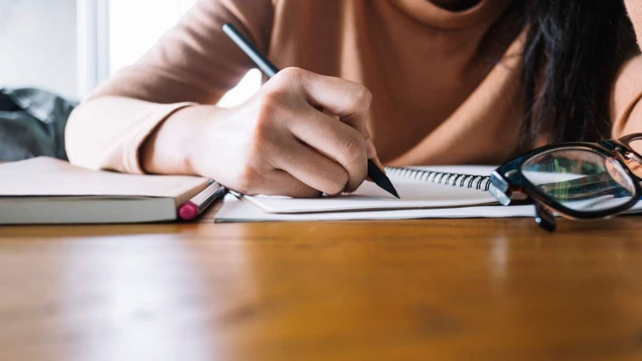 Subiectele de la Română date la simulare Evaluarea Națională clasa a VIII-a 2024 / Texte la prima vedere din doi autori români în viață