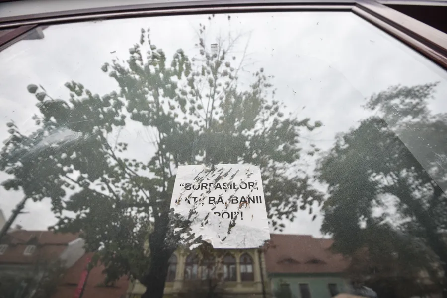 Casa lui Iohannis din Sibiu, executata silit de Anaf. Mesaje pe fereastra