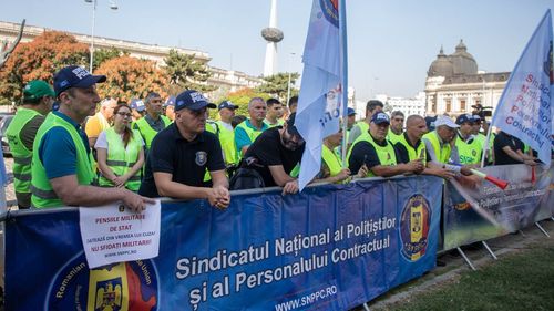 Pensionarii militari protestează la Bucureşti / Reclamă ”incoerenţa legislativă şi discriminarea”