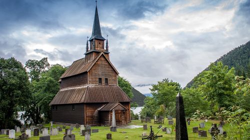 Un buzoian a predat poliției 50 de obiecte de patrimoniu furate dintr-o biserică din Norvegia. El le-a cumpărat într-un târg din Mărăcineni