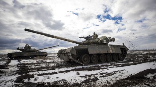 Putin se laudă la Murmansk că Rusia deţine ”iniţiativa strategică” pe front în Ucraina. ”Îi vom termina” / Zelenski îl acuză că ”se pregăteşte de o ofensivă de primăvară” la Sumî şi în Harkov şi că trage timp prin negocieri