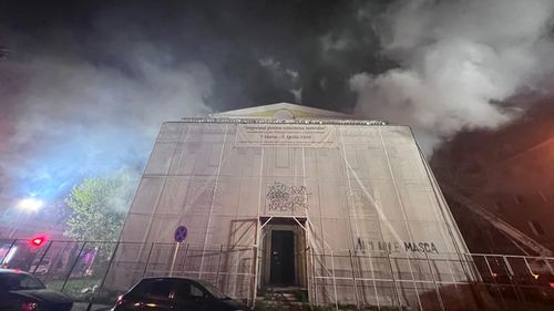 FOTO Incendiu la Teatrul Masca, din Capitală / 700 mp afectați, flăcările au izbucnit la o sală de spectacole / Clădirea se află în proces de reabilitare