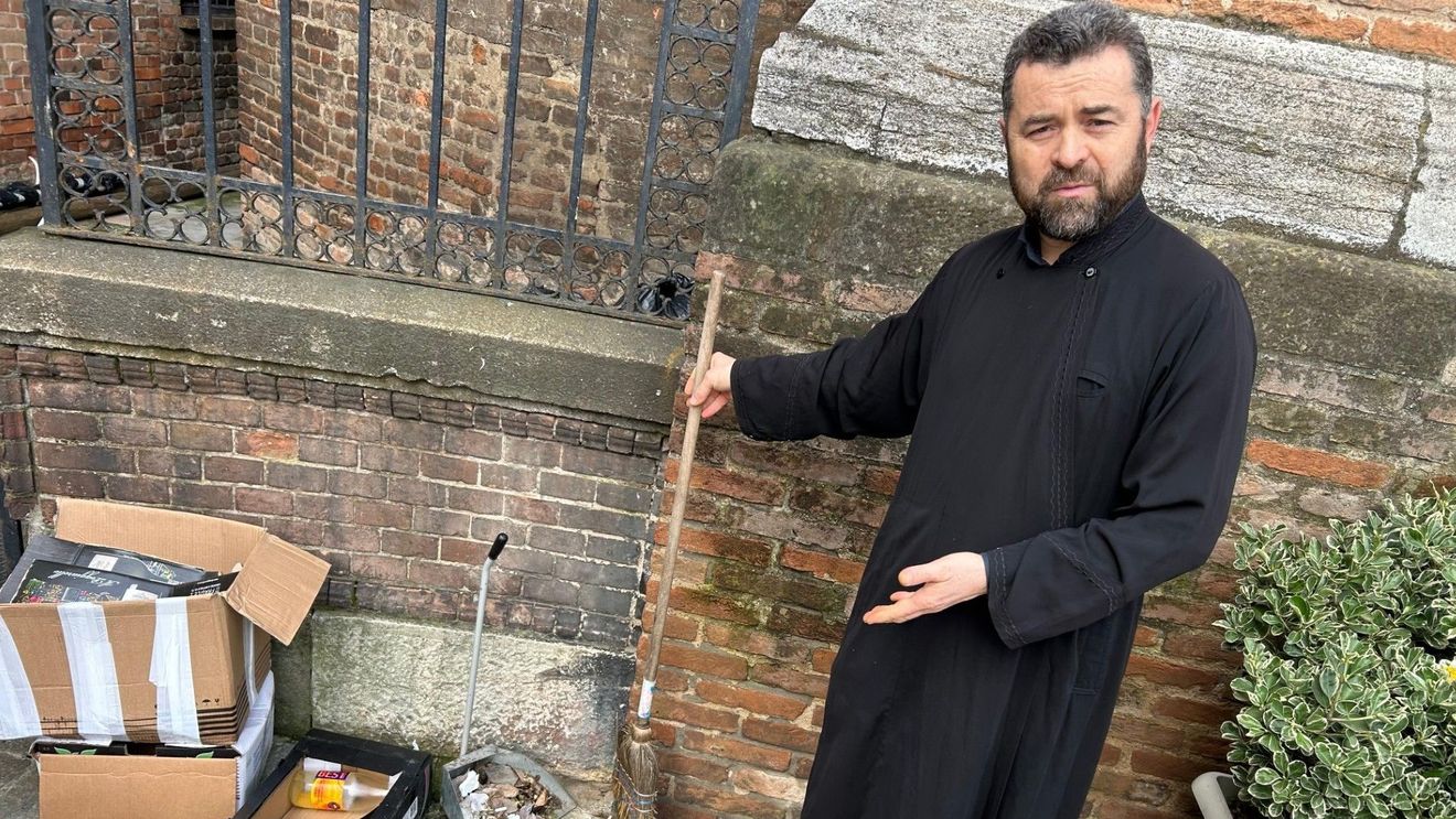 Un preot român din Italia se plânge că biserica e vandalizată în fiecare noapte / Dă vina pe nord-africani: ”Le-am spus unora dintre ei - Așa vă comportați și în moschee?”