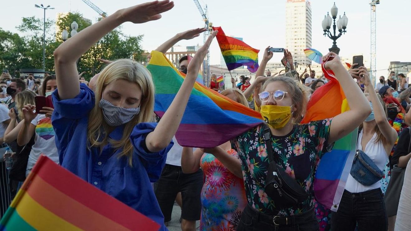 Arestarea activistei LGBT Margot în Polonia provoacă proteste de stradă și reacții la Bruxelles/ Cioloș: Atacul asupra activiștilor LGBTI aminteşte mai curând de protestele grupurilor persecutate din Rusia decât de o democrație europeană modernă