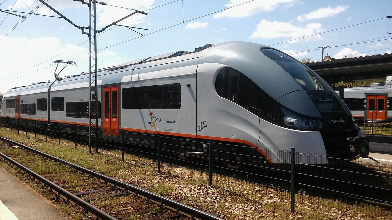 Noi alerte false privind trenurile din Polonia/ În weekend, după alarma falsă, în rețeaua de comunicații a căilor ferate s-a auzit imnul Rusiei și un discurs al lui Putin