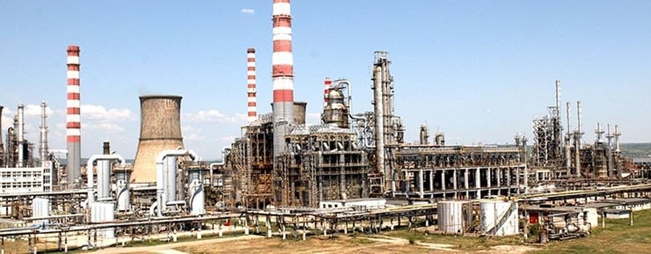 EXCLUSIV Sechestru menținut pe active de 2 miliarde de dolari în dosarul rafinăriei Petrotel Lukoil  / Poate fi vândută rafinăria, dacă este sub sechestru, pentru a fi respectate sancțiunile americane?