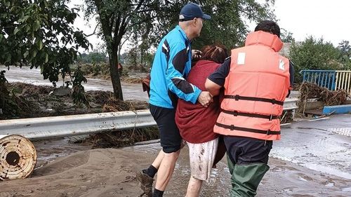 Ministrul de Interne cere oamenilor să ”urmărească cu atenţie mesajele RO-Alert şi ale comunităţilor locale”