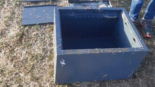 Doi tineri au fost reţinuţi de poliţişti după ce au furat un seif din Primăria Slatina/ Seiful era gol