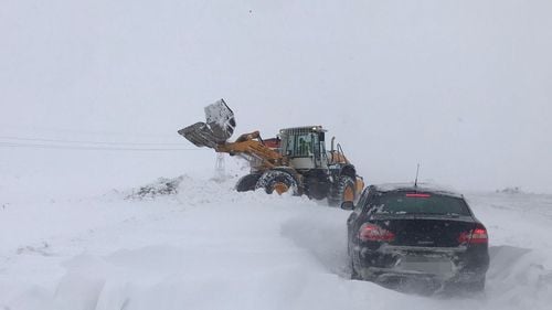 Inspectoratul General pentru Situații de Urgență: Zece drumuri naţionale şi 37 judeţene sunt blocate din cauza zăpezii