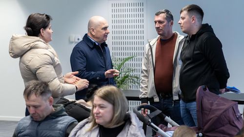 Premierul Bolojan, în vizită neanunțată la Consulatul României din Bruxelles