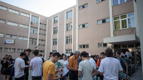 Bursa socială pentru elevii din mediul rural care merg la liceu în altă localitate, eliminată de Ministerul Educației / Măsura nu a fost anunțată public înainte de aprobare