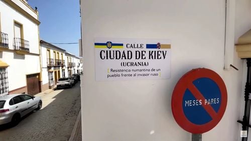 VIDEO Un sat din sudul Spaniei și-a schimbat numele în „Ucraina”, în semn de solidaritate cu civilii prinși în războiul declanșat de Rusia