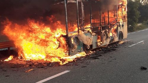 Cluj: Un autobuz electric a ars în totalitate în orașul Dej / Călătorii s-au autoevacuat