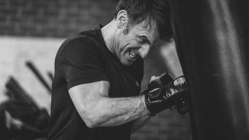 În vizită la Paris, cancelarul austriac îi oferă o pereche de mănuși de box lui Emmanuel Macron