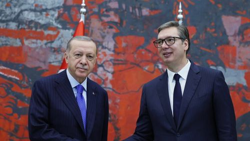 Turcia şi Serbia anunţă întărirea cooperării lor militare /  Erdogan a menţionat ca axă a acestei apropieri „capacităţile turce în ce priveşte vehicule aeriene fără pilot”