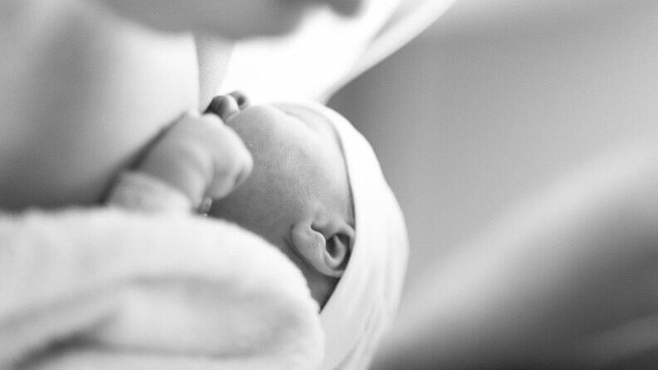 O fată de 14 ani din Iași a născut și apoi a cerut montarea unui sterilet / Medic: ”Tendința de începere a vieții sexuale este în continuare în scădere”