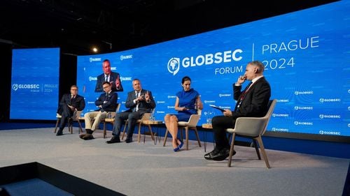 Nicolae Ciucă, la conferinţa Globsec de la Praga: Am prezentat exemplul României ca pe o poveste de succes, în care adversari politici şi-au unit forţele pentru a guverna ţara într-o perioadă dificilă