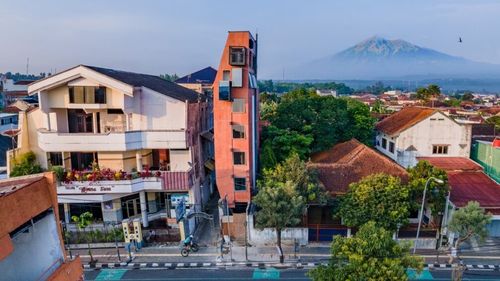 Un nou hotel din Indonezia vrea să câștige titlul de "cel mai subțire din lume"/ Măsoară doar 2,8 metri în lățime