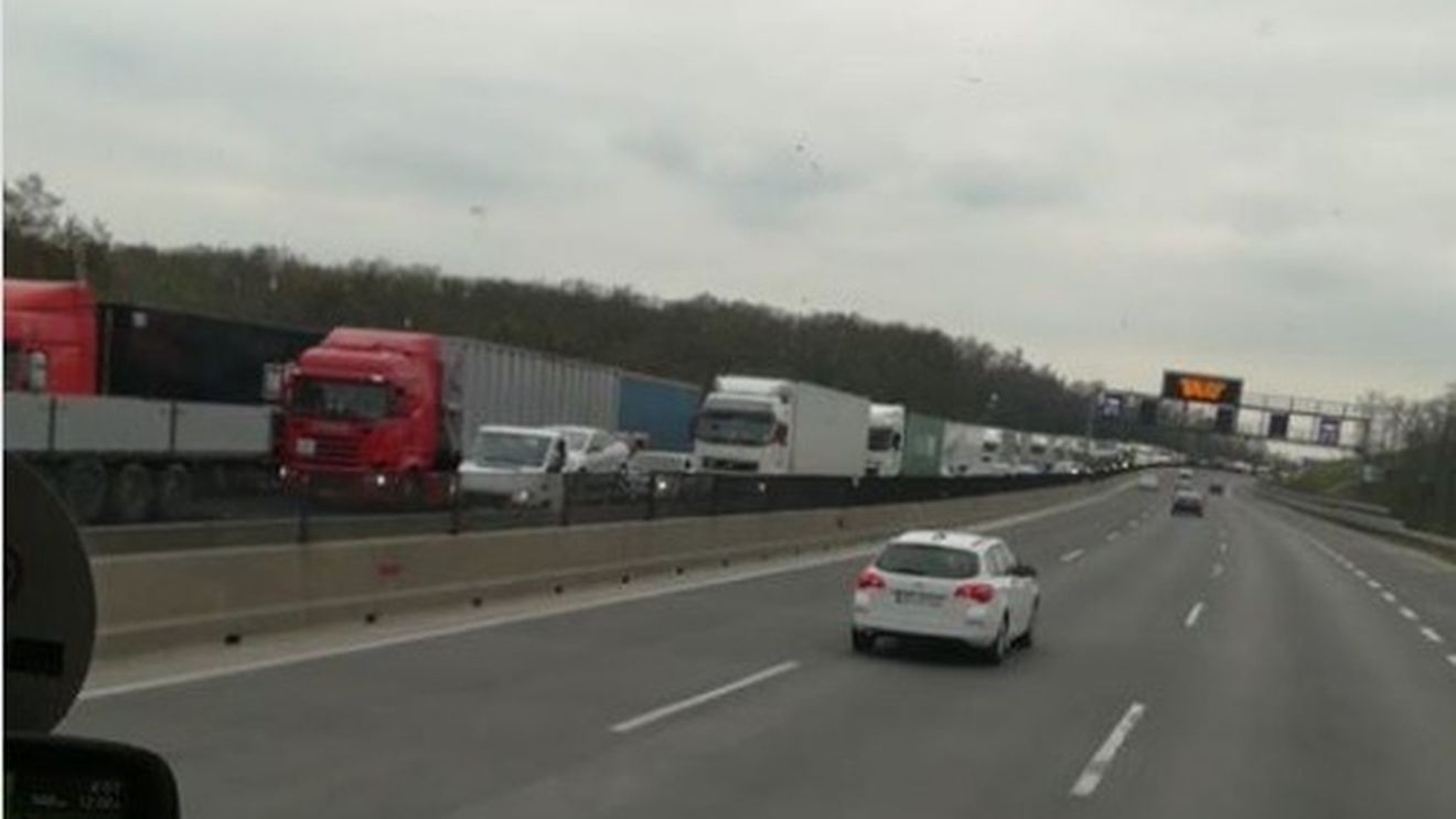 Cozi de 2 ore la frontiera Austriei cu Ungaria