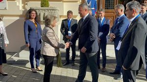 Miza de 31 de miliarde de euro: la Alba Iulia are loc semnarea acordului de parteneriat între România și Comisia Europeană. Premierul Nicolae Ciucă a primit-o la Sala Unirii pe Elisa Ferreira, comisar european pentru Coeziune și Reforme
