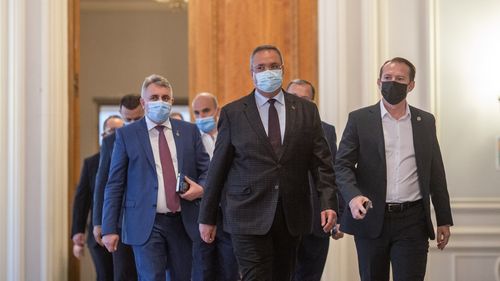 Barometrul vizibilităţii miniştrilor: Din postura de prim-ministru desemnat, Nicolae Ciucă urcă pe locul al doilea în octombrie, de pe ultimele locuri în lunile precedente. Miniştrii Agriculturii şi Culturii, la finalul clasamentului