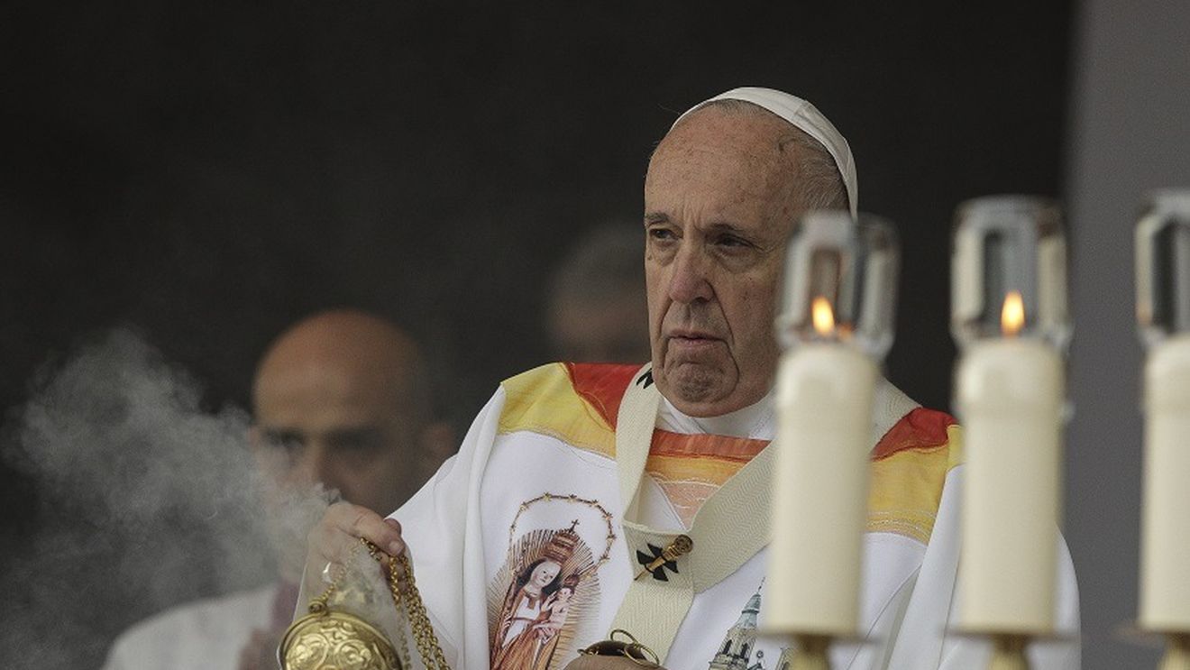 Papa Francisc le transmite italienilor să nu se bucure prea repede că au scăpat de Coronavirus și să respecte regulile de distanțare