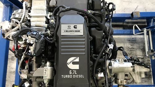 Cea mai mare amendă din SUA aplicată unui producător de motoare: 1,7 miliarde de dolari / Cummins este acuzat că a instalat dispozitive care să mascheze noxele în exces