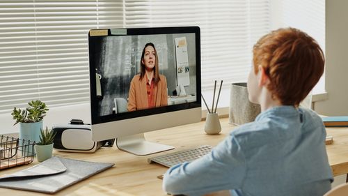 Elevii din 13 localități prahovene rămase fără apă potabilă de două zile vor învăța online