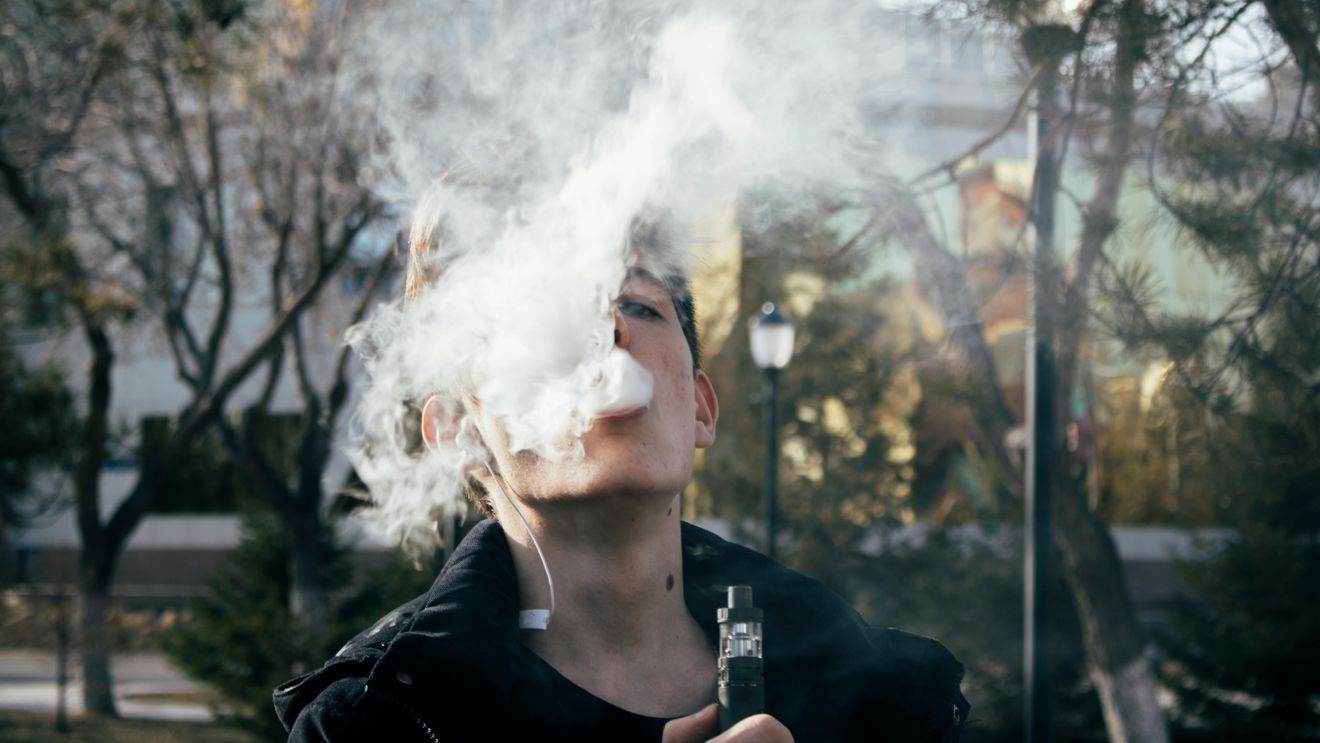 Sale of electronic cigarettes to minors banned: President Klaus Iohannis signs law into effect