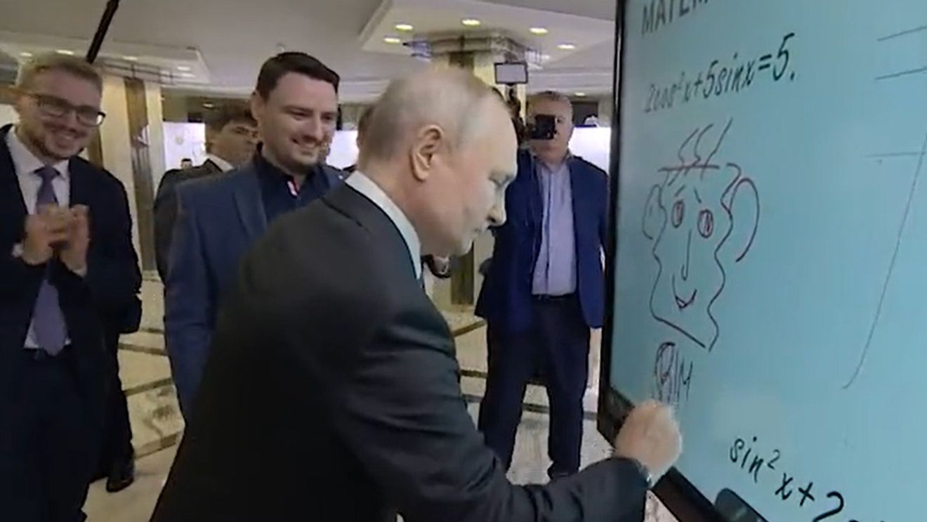 Moment bizar: Vladimir Putin, filmat în timp ce desena o figură care seamănă cu Sponge Bob