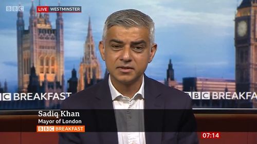 Primarul Londrei, după decizia de a continua portul obligatoriu al măștii în transportul în comun: Nu sunt pregătit să pun în pericol utilizatorii metroului, trenurilor urbane sau tramvaielor