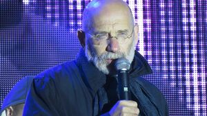 Scriitorul Boris Akunin, condamnat în contumacie la 14 ani de închisoare de Tribunalul din Moscova