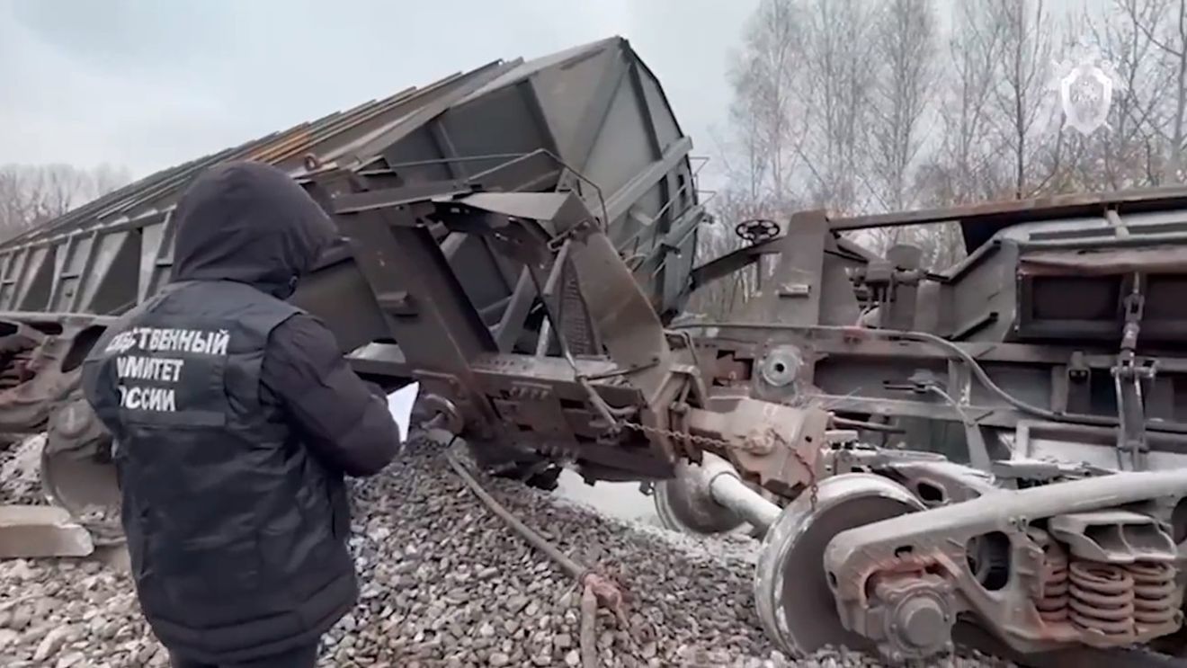 Rusia susține că deraierea trenului de marfă de sâmbătă, din regiunea Riazan, a fost provocată de o bombă artizanală amplasată pe linia de cale ferată