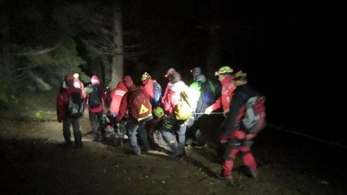 Intervenție de 14 ore a salvamontiștilor la Brașov/ Un bărbat a căzut în gol aproximativ 40 de metri