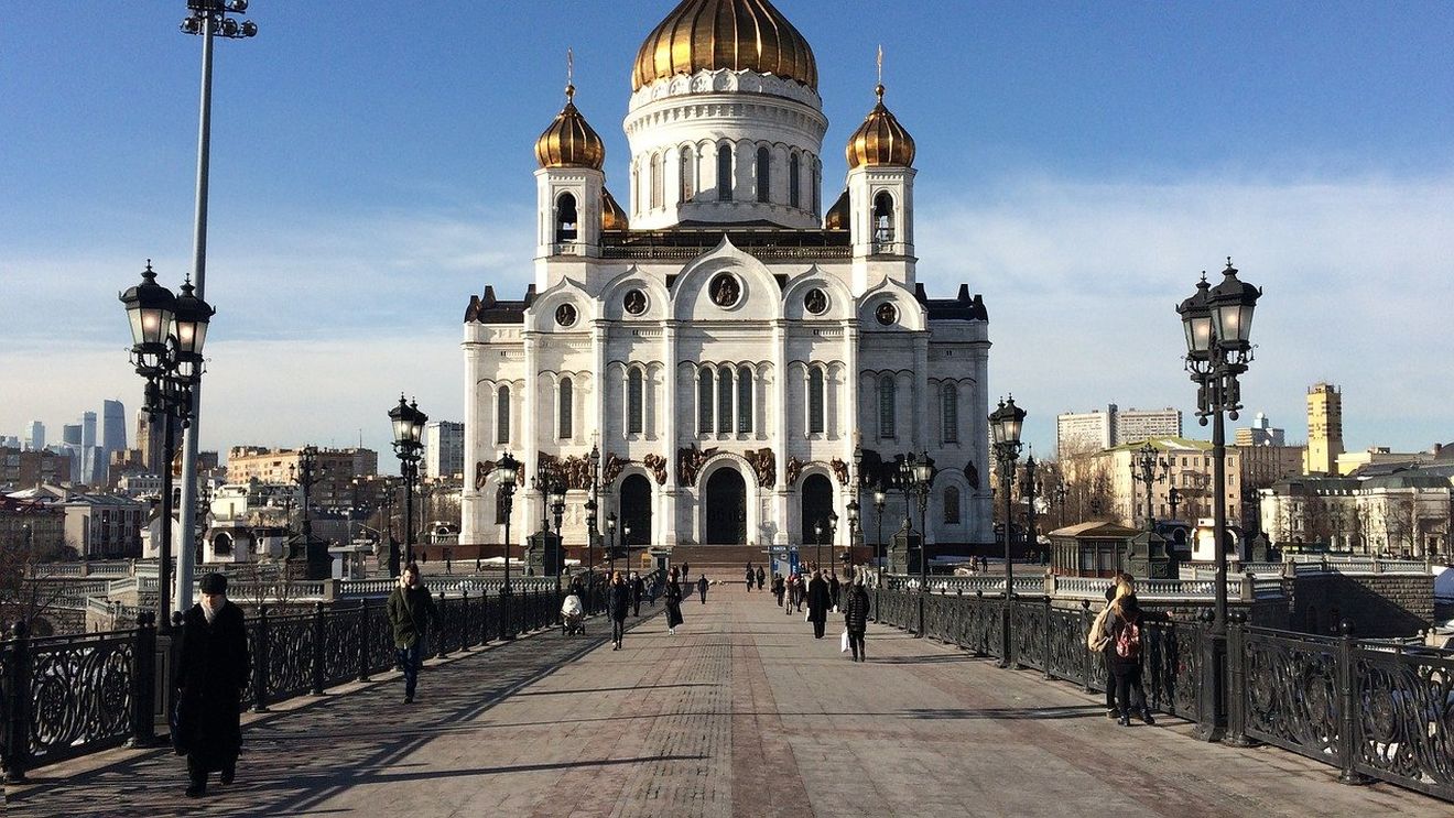 „Vaccinaţi-vă sau căiţi-vă”, afirmă Biserica Ortodoxă Rusă, în contextul sutelor de decese zilnice provocate de COVID
