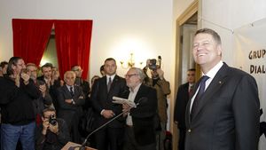 Președintele Iohannis a decorat Grupul pentru Dialog Social la 30 de ani de la înființare și de la apariția primului număr al Revistei 22