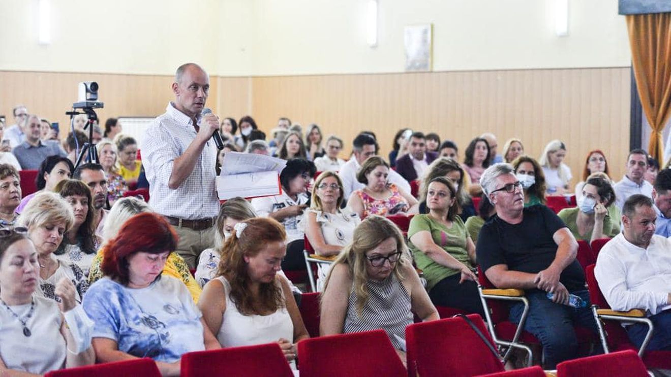 Numărul consilierilor școlari din România se modifică semnificativ în comunicările oficiale ale Ministerului Educației. Diferențele au loc chiar și în aceeași lună / Lista, pe județe