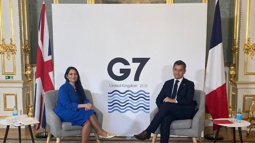 Franța califică drept “șantaj financiar” respingerea de către Marea Britanie a migranților care sosesc cu ambarcațiuni pe Canalul Mânecii