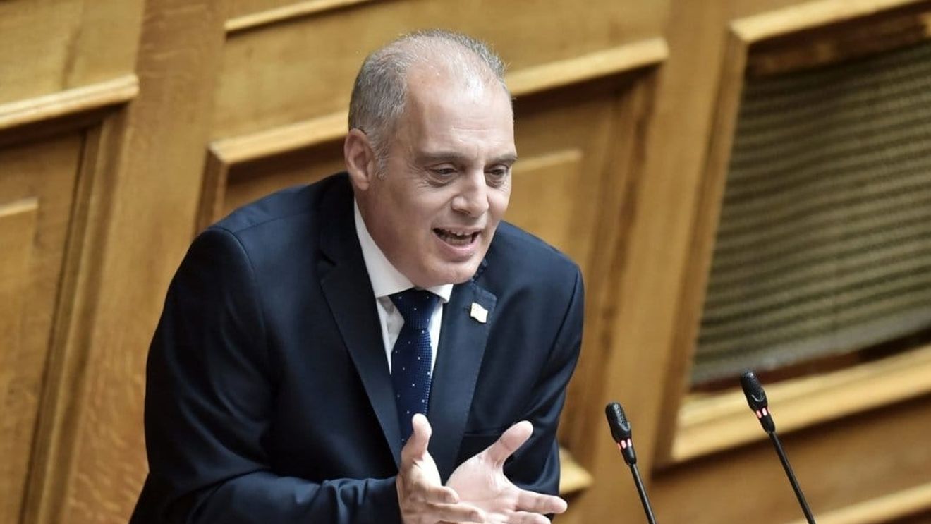 Kyriakos Velopoulos, campionul în ascensiune al extremei drepte din Grecia, câștigă sprijin din dreapta și din stânga în perspectiva alegerilor europene (analiză ekathimerini)