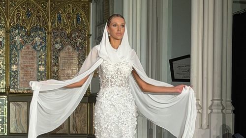 GALERIE FOTO Ce a atras atenția la London Fashion Week: rochiile de mireasă semnate de Johanna Hernandez - corespondență de la Londra