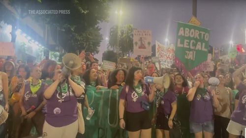 Marş al femeilor din Brazilia, în semn de protest faţă de un proiect de lege care înăspreşte interdicţiile privind avortul